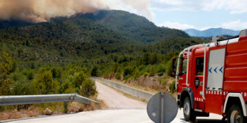 L’incendi de Paüls crema 500 ha i no es preveu estabilitzar-lo fins dimarts al migdia