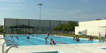La gratuïtat de la piscina del WIN Jesús per l’onada de calor incrementa els usuaris