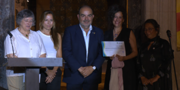 Montserrat Tolosa guanya el Premi de Narrativa de la Ribera d’Ebre amb l’obra ‘Som aquí’