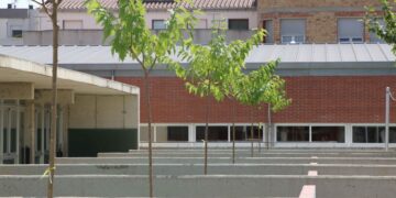 Roquetes finalitza la millora del pati de l’escola i de la pista poliesportiva de La Ravaleta, projectes dels pressupostos participatius