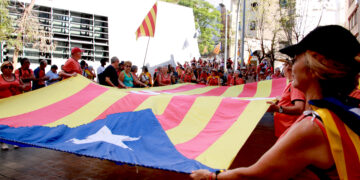 La defensa de la llengua i la retirada del monument franquista centren la manifestació de la Diada a Tortosa