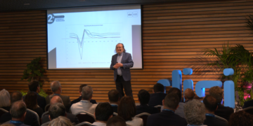 L’economista Niño-Becerra alerta d’una ‘evolució distanciada’ entre les quatre comarques de l’Ebre