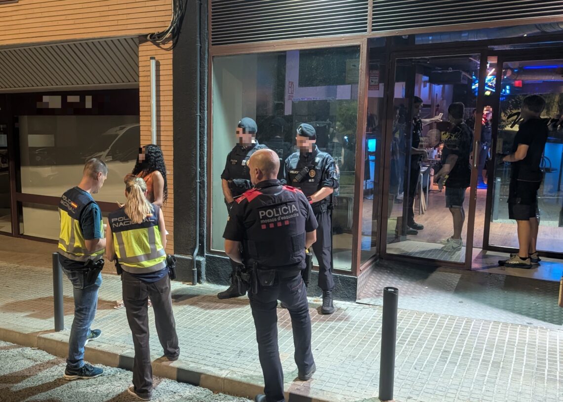 Tres detinguts a dos establiments de Tortosa en un dispositiu policial contra infraccions laborals i d’estrangeria