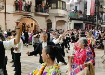 El Ball de Mantons d’Ulldecona reuneix més de 250 parelles al ritme de Xim Xim