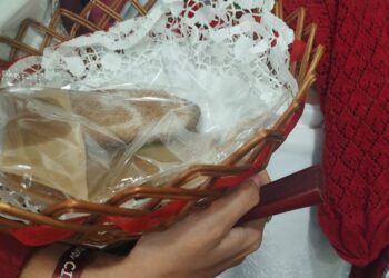 Pubilles i hereus reparteixen el panoli per a les Festes de la Cinta 2025