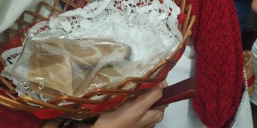 Pubilles i hereus reparteixen el panoli per a les Festes de la Cinta 2025