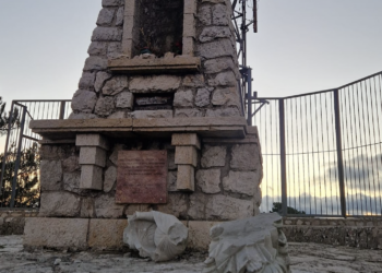 Obren una investigació per la destrossa de la imatge de la Cinta del cim de Caro