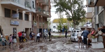 Veïns de La Ràpita: “Empenyíem la porta cap a fora i l’aigua ho feia cap a dins”