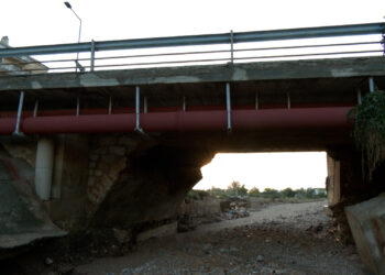 El pont dels sequesos de la Ràpita està en perill d’esfondrament per la barrancada
