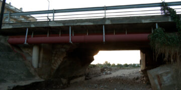 El pont dels sequesos de la Ràpita està en perill d’esfondrament per la barrancada