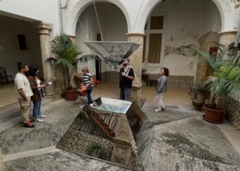 L’obra ‘Quimera’, que plasma la transició entre dormir i llevar-se, s’endú el premi del jurat del festival A Cel Obert