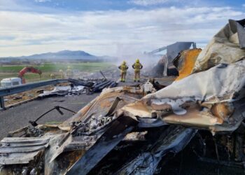 Un mort i un ferit greu en un accident amb tres camions implicats a l’AP-7 a l’Aldea