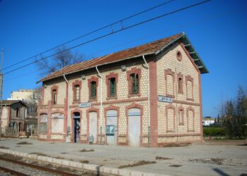 No deixem caure l’estació de Campredó, un patrimoni per al poble que mereix mantindre’s dempeus