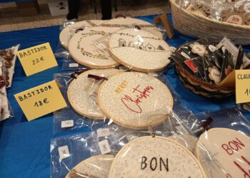 L’IES de l’Ebre consolida la seva Fira de Comerç Just amb productes locals i col·laboració solidària