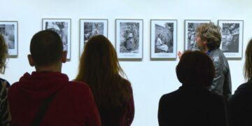 ‘Fotos amb joguets’: Tortosa acull una exposició que redescobreix el costat més íntim de Gabriel Casas