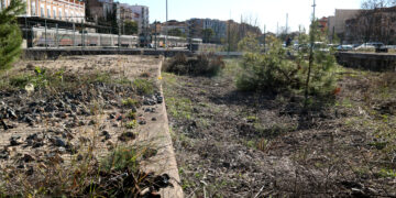 Tortosa inicia les obres del segon aparcament de Renfe i inclou una nova zona verda