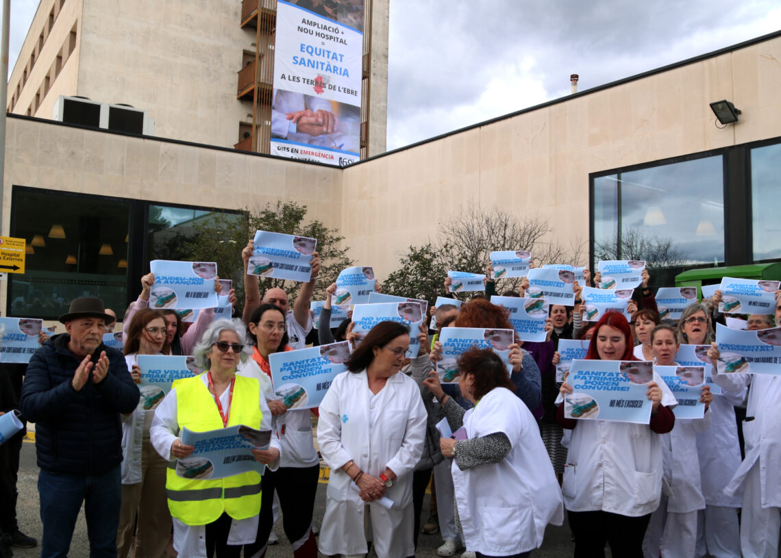 El personal de l’Hospital Verge de la Cinta atura les concentracions dels dimarts amb la represa de les obres d’ampliació