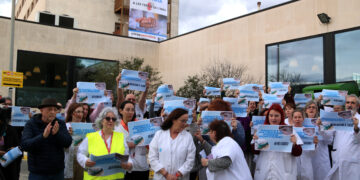 El personal de l’Hospital Verge de la Cinta atura les concentracions dels dimarts amb la represa de les obres d’ampliació
