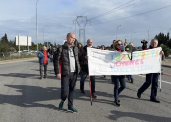 Trens Dignes talla la C-42 a l’Aldea per reclamar millores ferroviàries a les Terres de l’Ebre