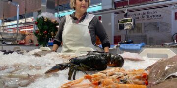 Els mercats divideixen les vendes de fi d’any entre productes frescos i plats cuinats