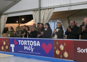 Torna la pista de gel de Tortosa, el gran atractiu del Nadal per al comerç local