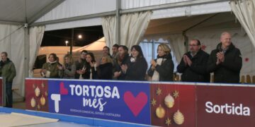 Torna la pista de gel de Tortosa, el gran atractiu del Nadal per al comerç local