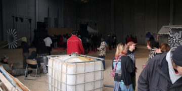 Prop d’un miler de persones participe en una ‘rave’ il·legal en unes naus  abandonades a la Sénia