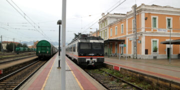 El ple de la Ribera d’Ebre aprova una declaració institucional crítica amb la gestió de la línia R15