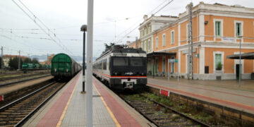 El ple de la Ribera d’Ebre aprova una declaració institucional crítica amb la gestió de la línia R15