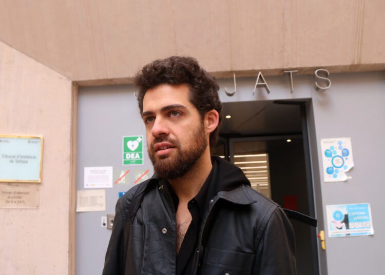 L’artista Josep Pinyol declara al jutjat de Tortosa per la ‘Santa Baldana’ denunciada per Abogados Cristianos