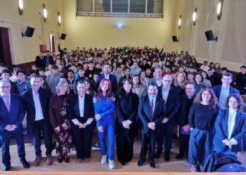 L’astronauta Sara García Alonso inspira les joves ebrenques a mirar cap a la ciència