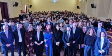 L’astronauta Sara García Alonso inspira les joves ebrenques a mirar cap a la ciència