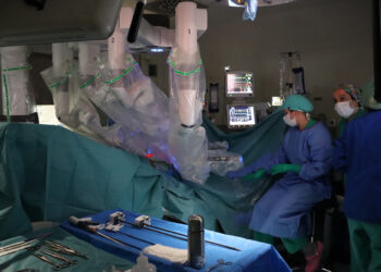 Primeres intervencions amb el robot Da Vinci a l’Hospital Verge de la Cinta
