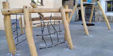 Recta final de la reurbanització de la plaça dels Dolors de Tortosa