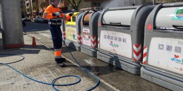 Tortosa posa en marxa un pla de xoc per a la neteja intensiva de les illes de contenidors