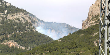 Controlat un incendi forestal a Paüls que ha afectat una hectàrea al Montsagre