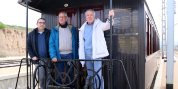 ‘Ribera Exprés’: teatre, música i memòria ferroviària damunt d’un tren històric a Móra la Nova