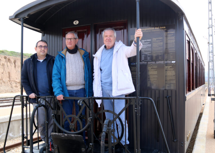 ‘Ribera Exprés’: teatre, música i memòria ferroviària damunt d’un tren històric a Móra la Nova