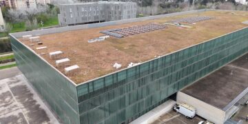 Tortosa instal·la plaques solars als pavellons de Remolins i el Temple per avançar cap a la sostenibilitat energètica