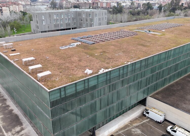 Tortosa instal·la plaques solars als pavellons de Remolins i el Temple per avançar cap a la sostenibilitat energètica