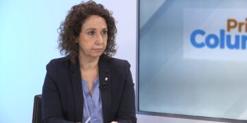 El pes de les cures i la precarietat laboral manté la bretxa salarial i de pensions en les dones