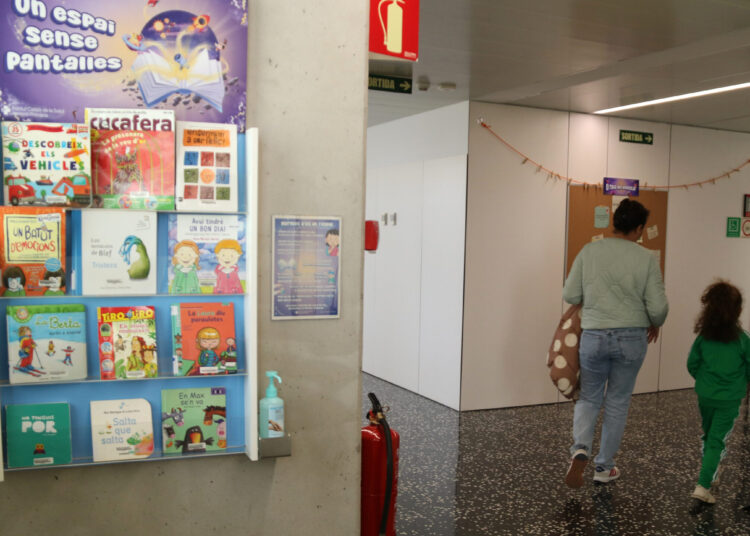 El CAP de Roquetes crea ‘Espais sense pantalles’ per fomentar la lectura i reduir l’ús de mòbils entre infants