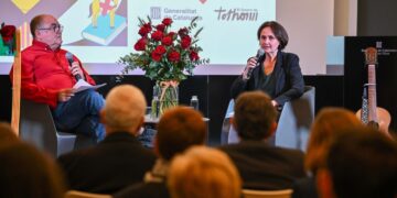 Esther Niubó destaca la importància de la lectura a l’àmbit educatiu a l’acte institucional per Sant Jordi
