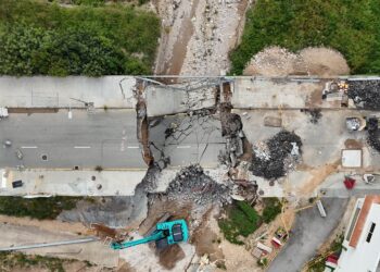 Enderroquen el pont dels Sequesos de la Ràpita i en construiran un de nou en sis mesos