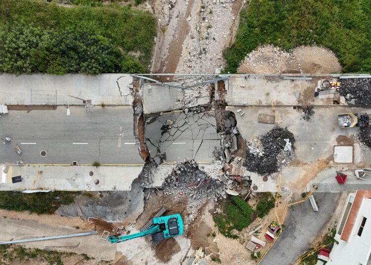 Enderroquen el pont dels Sequesos de la Ràpita i en construiran un de nou en sis mesos