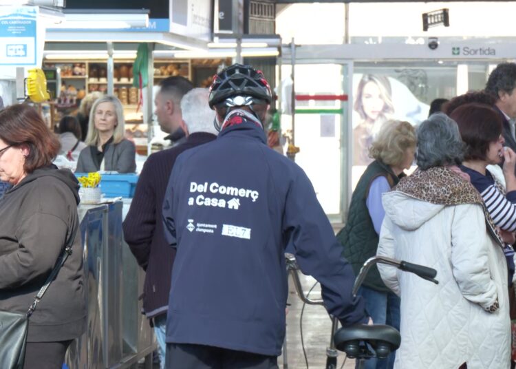 AmpostaGO digitalitza el comerç local amb comandes per WhatsApp i repartiment en bici