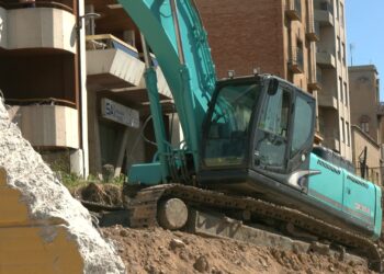 Tortosa culmina l’enderroc del talús de l’antic pont del tren i encamina el nou aparcament del centre