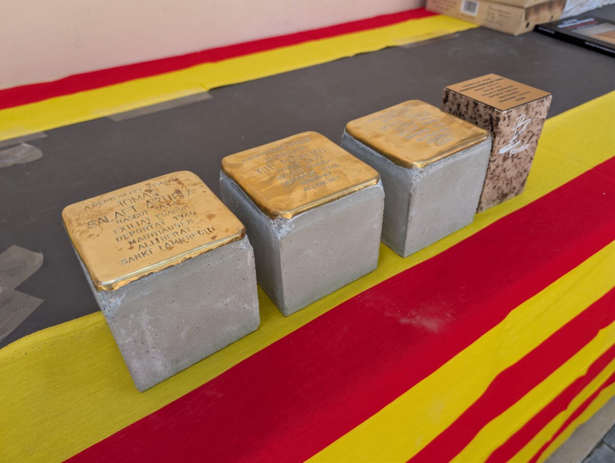 Benifallet homenatja quatre deportats als camps nazis amb noves llambordes Stolpersteine