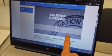 Més de 750 persones inicien al Baix Ebre el procés de regularització de migrants