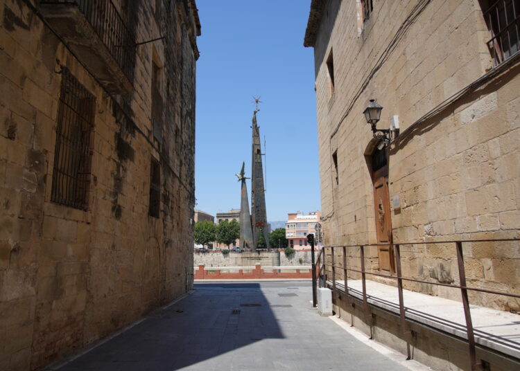 La justícia aixeca la paralització de la retirada del monument franquista de Tortosa